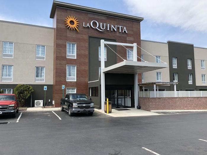 Hotel La Quinta Inn & Suites by Wyndham New Cumberland-Harrisburg - Bild 1