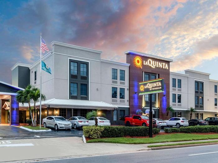 Hotel La Quinta Inn & Suites by Wyndham St. Petersburg Northeast - Bild 1