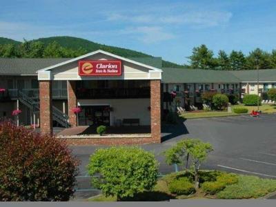 Hotel Clarion Inn & Suites At The Outlets Of Lake George - Bild 2