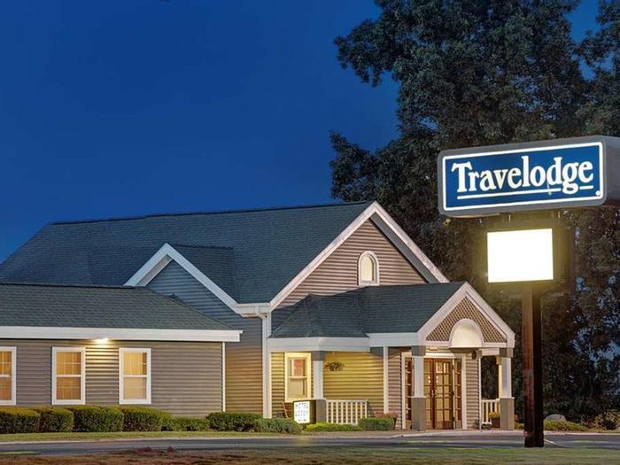 Hotel Travelodge by Wyndham Iowa City - Bild 1