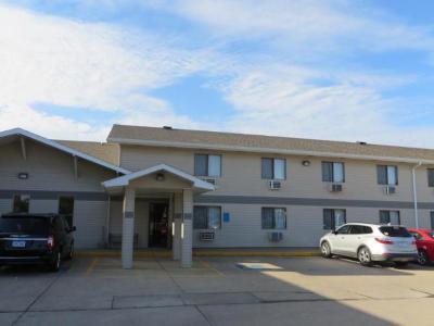 Hotel Super 8 by Wyndham Oskaloosa IA - Bild 3