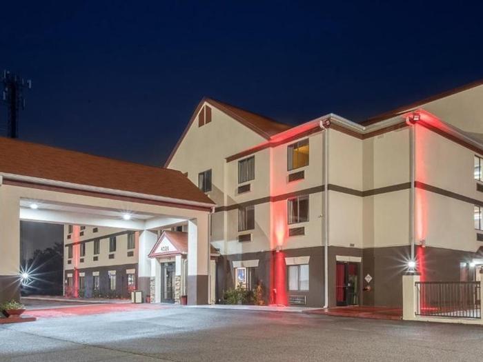 Hotel Red Roof Inn & Suites Augusta - Bild 1