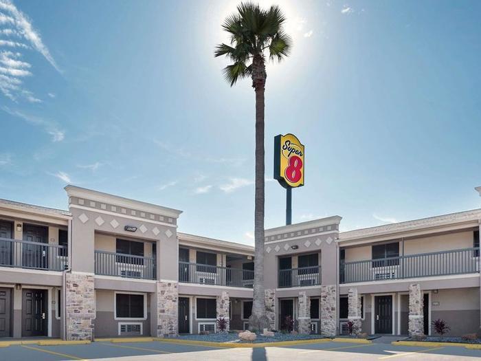 Hotel Super 8 by Wyndham McAllen/Downtown/La Plaza Mall - Bild 1