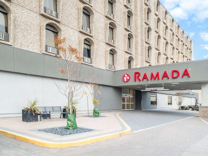 Hotel Ramada by Wyndham Saskatoon - Bild 1