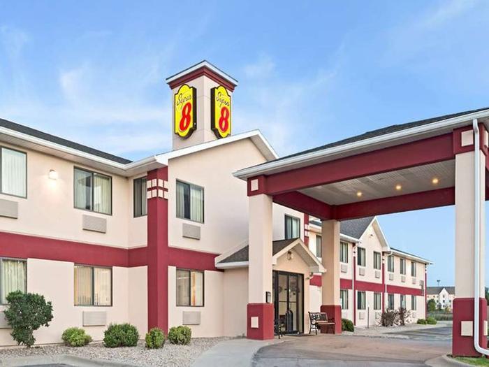 Super 8 by Wyndham Omaha Eppley Airport/Carter Lake - Bild 1