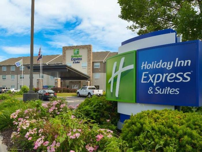 Hotel Holiday Inn Express & Suites Omaha - 120th and Maple - Bild 1