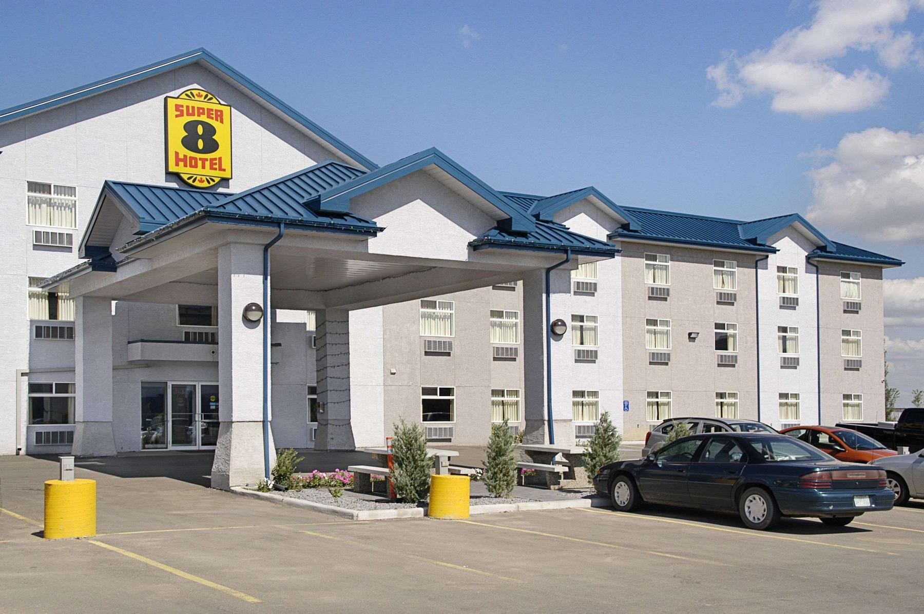 Hotel Super 8 by Wyndham Fort Saskatchewan - Bild 1
