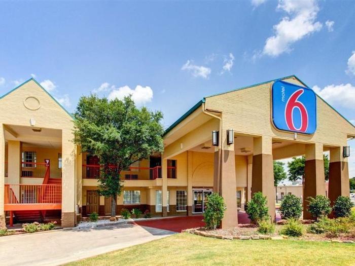 Motel 6 Arlington - Bild 1