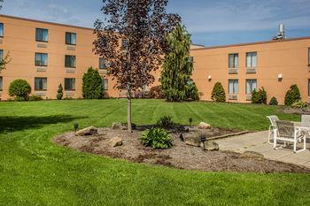 Hotel Ramada by Wyndham Bel Aire Erie - Bild 5