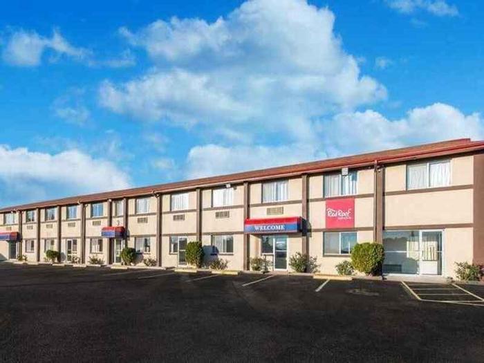 Hotel Red Roof Inn & Suites Wapakoneta - Bild 1