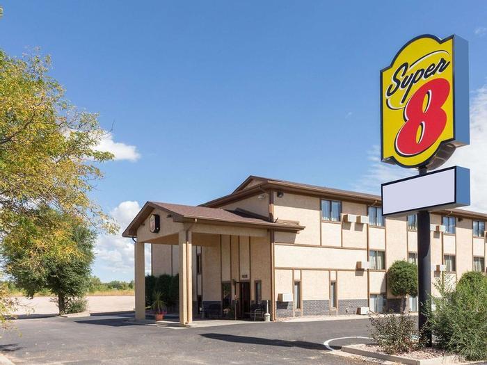 Hotel Super 8 by Wyndham Cos/Hwy. 24 E/PAFB Area - Bild 1