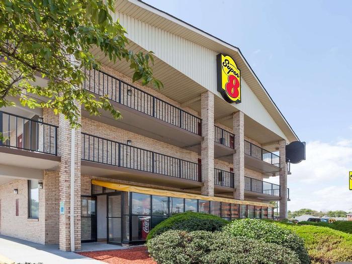 Hotel Super 8 by Wyndham Manassas - Bild 1