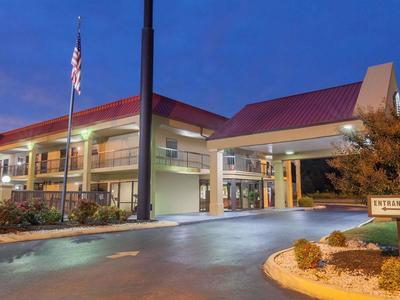 SureStay Hotel by Best Western Lenoir City - Bild 2