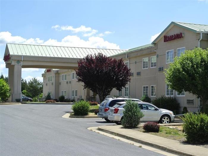 Hotel Ramada by Wyndham Strasburg - Bild 1