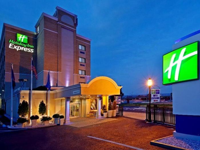 Hotel Holiday Inn Express LaGuardia ARPT - Bild 1