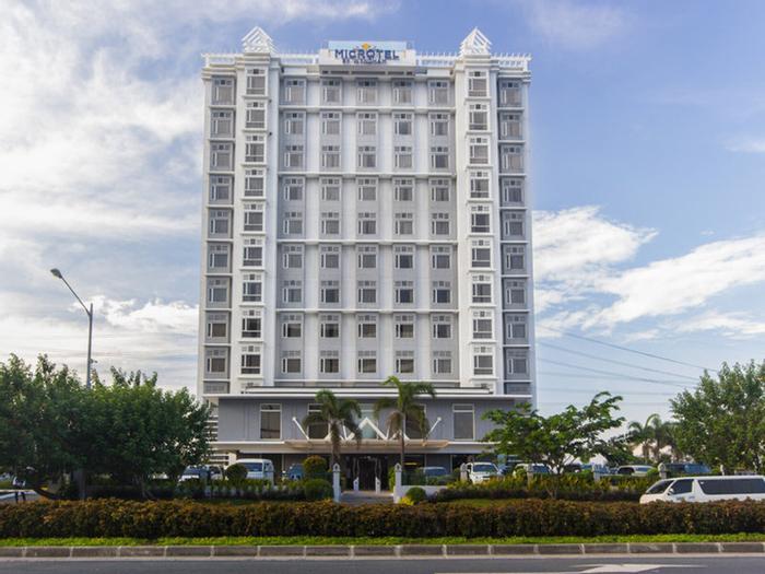 Hotel Microtel by Wyndham Mall of Asia - Bild 1