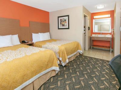 Hotel Days Inn & Suites by Wyndham Arlington Near Six Flags - Bild 5