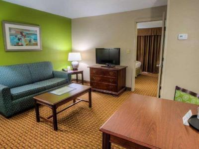 SureStay Plus Hotel by Best Western Raleigh North Downtown - Bild 5